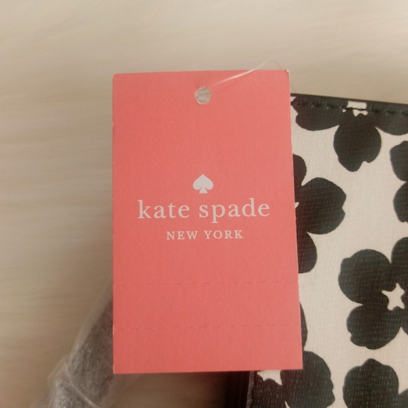 ♠NWT♠ Kate Spade Darcy Small Slim Black and White Floral Crossbody Bag - Picture 4 of 15